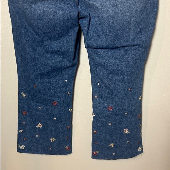 EUC Driftwood Jeans Colette Embroidered Crop Straight Jean in Prairie - Picture 12 of 15